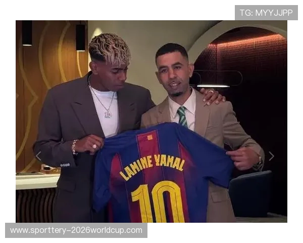 父爱如山！亚马尔父亲 39 岁生日晒合影：10 号传承，儿子未来可期